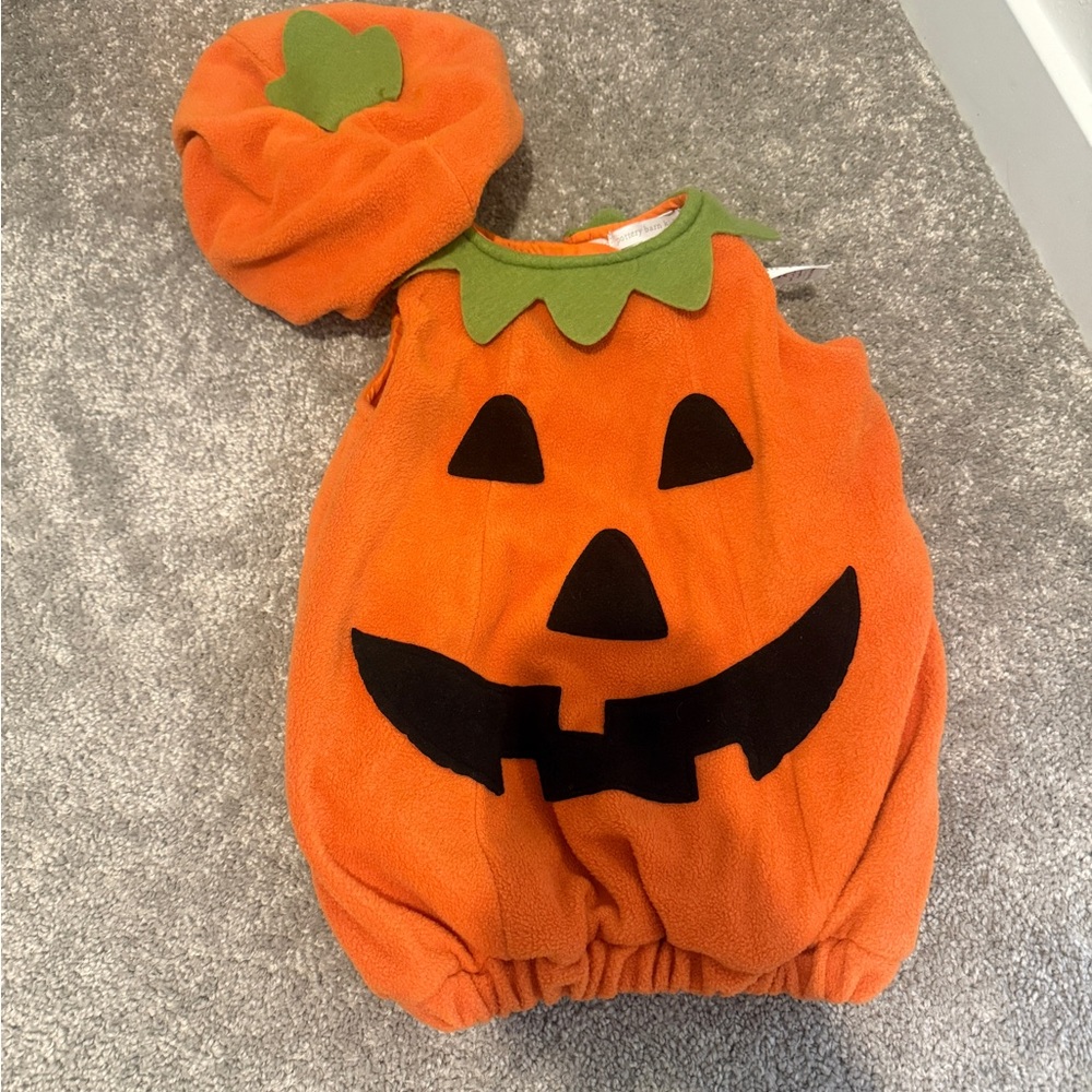 Pottery barn kids 0-6m pumpkin Costume with Hat